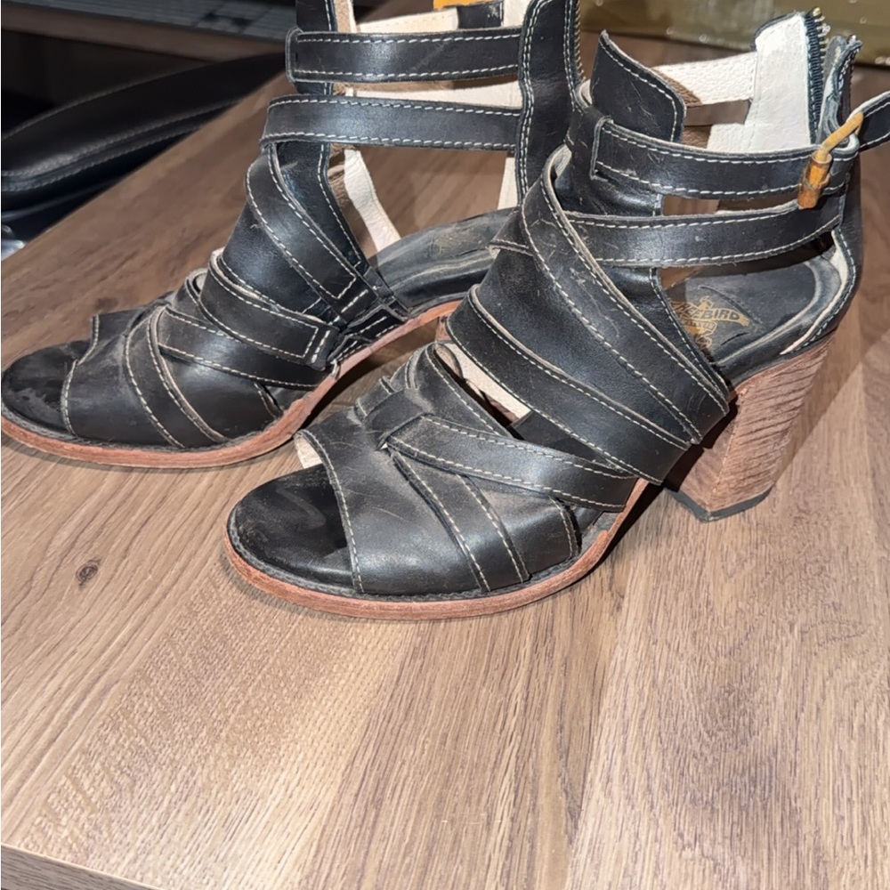 Freebird Claw Women's Sandals - Picture 2 of 4